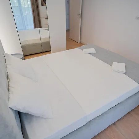 Serenade By Politehnica Park: Modern 2br With View Apartment Bucharest